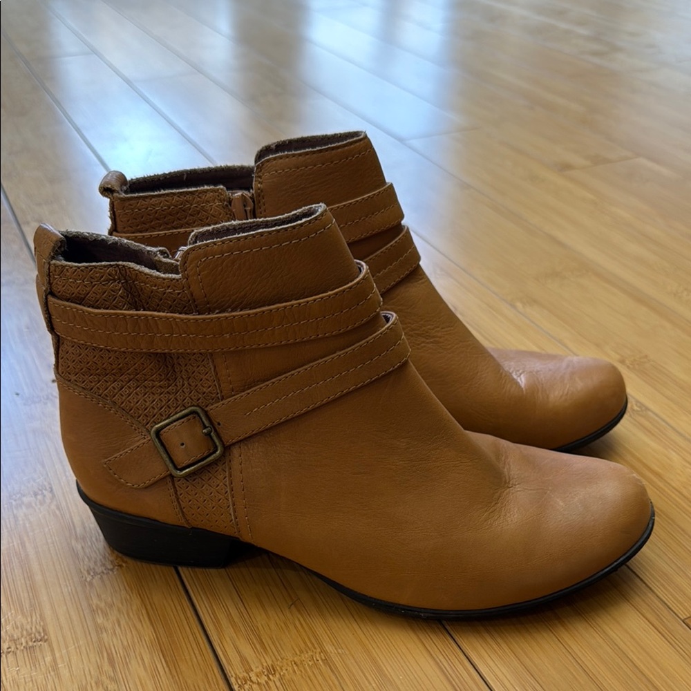Rockport Tan Ankle Booties with Side Zipper and Decorative Strap size 9